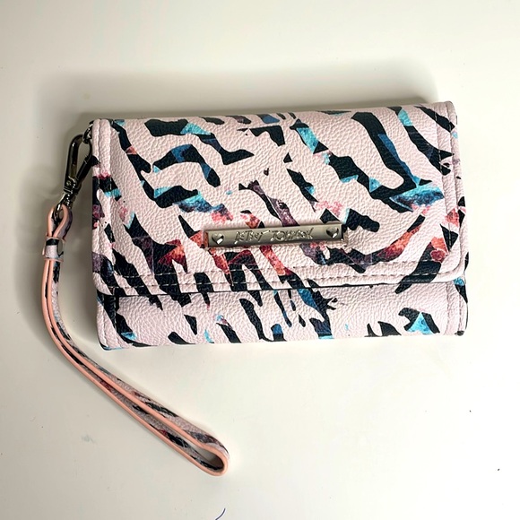 Betsey Johnson Handbags - Betsey Johnson Xocelly clutch tri-fold wallet wristlet in pale pink animal print